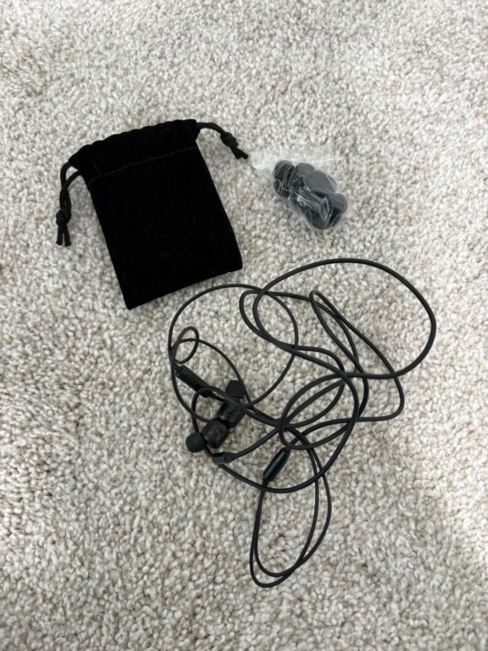 Wired In-Ear Earbuds with Mic - Black